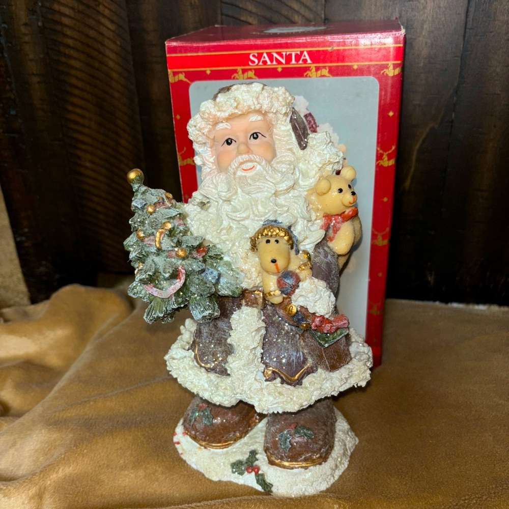 Vintage Santa Figurine Beautifully Detailed With Bears